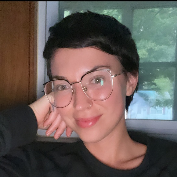 Meet your Posher, Emily - Picture 1 of 1